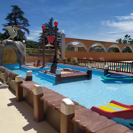 Camping Domaine De Senaud 알봉 외부 사진