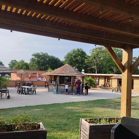 Camping Domaine De Senaud 알봉 외부 사진