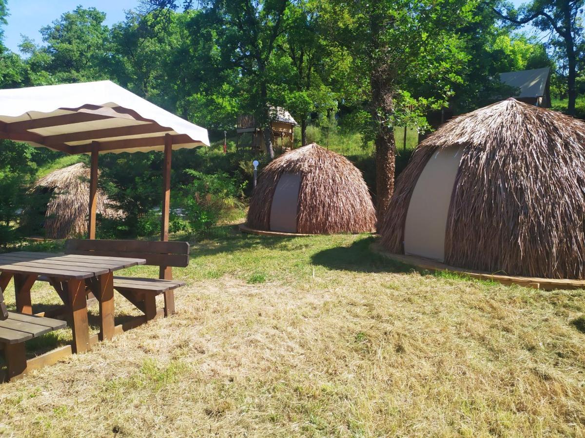 Camping Domaine De Senaud 알봉 외부 사진