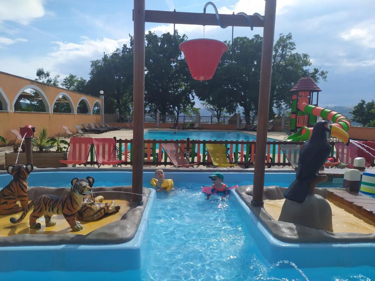 Camping Domaine De Senaud 알봉 외부 사진