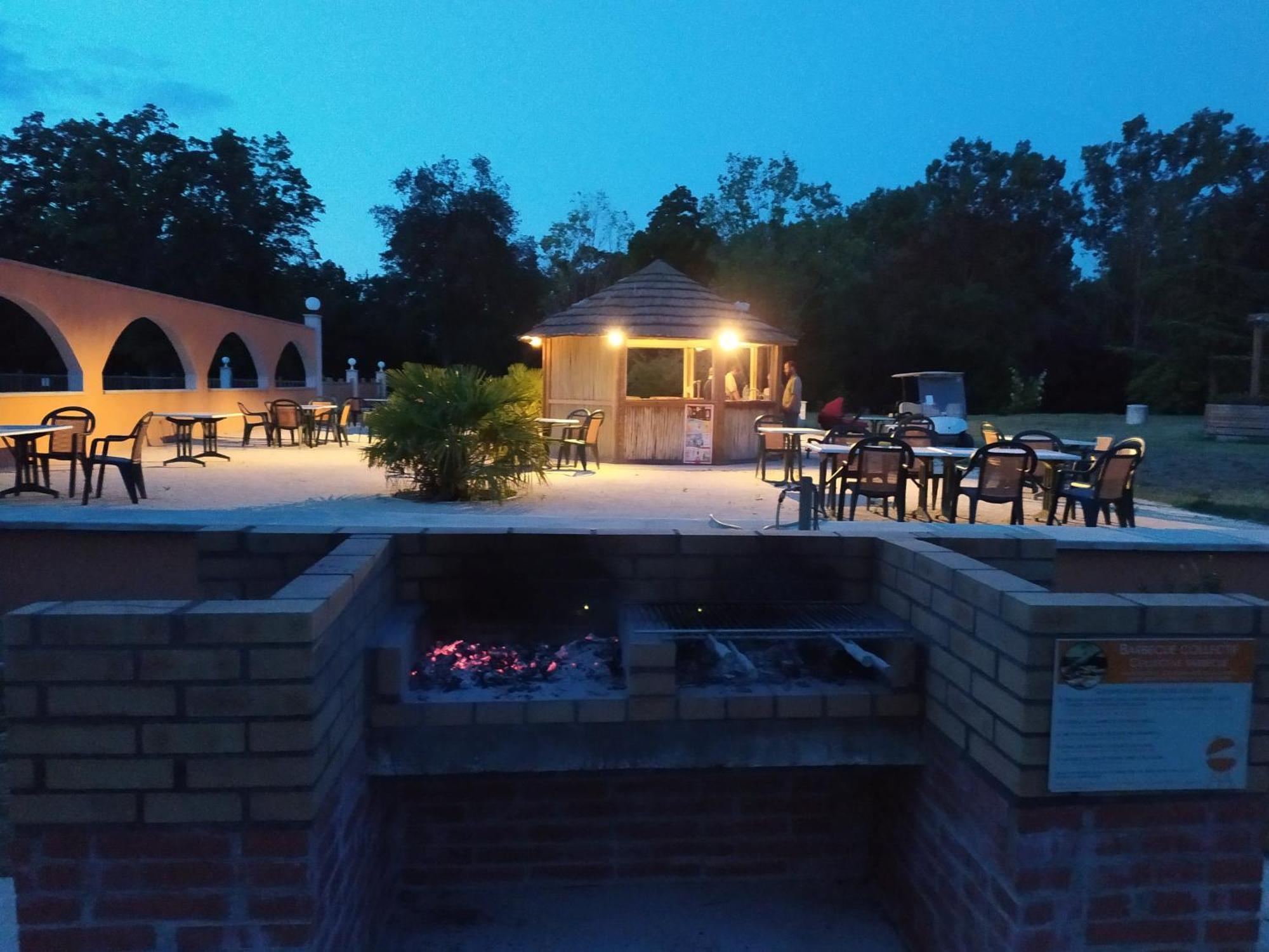 Camping Domaine De Senaud 알봉 외부 사진