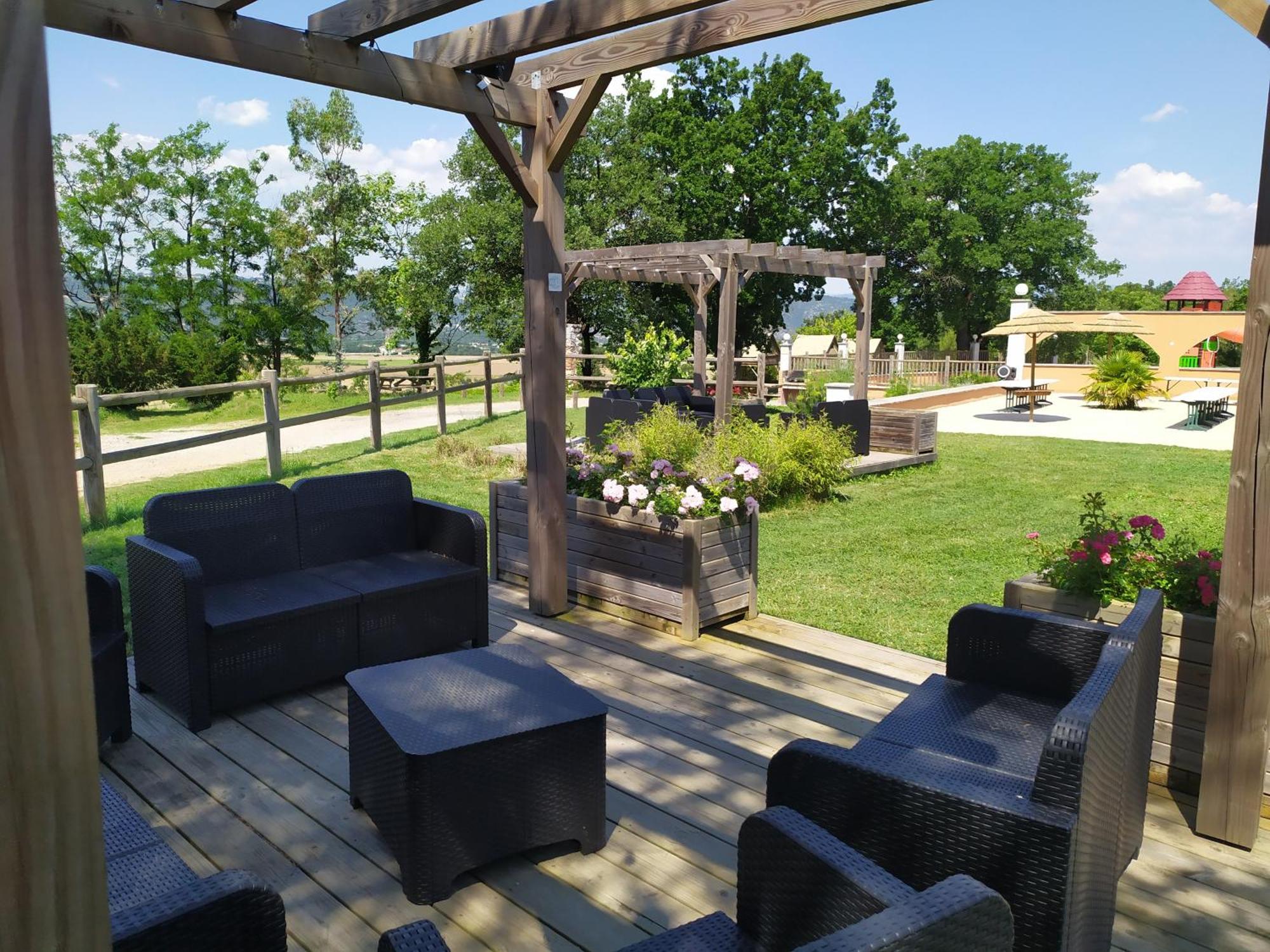 Camping Domaine De Senaud 알봉 외부 사진