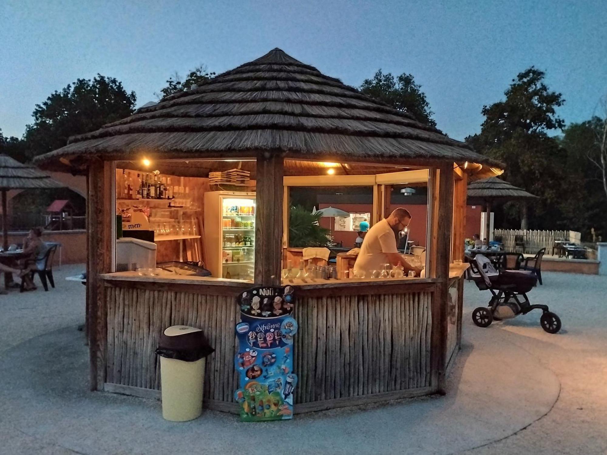 Camping Domaine De Senaud 알봉 외부 사진