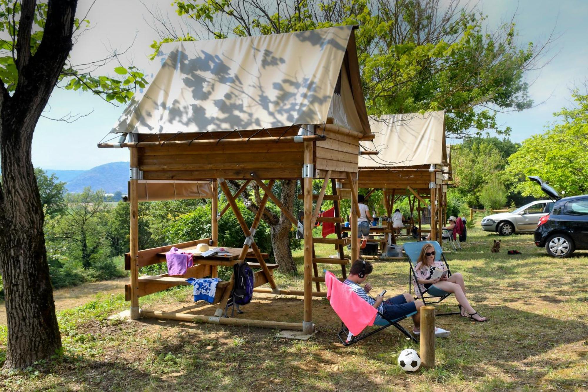 Camping Domaine De Senaud 알봉 외부 사진