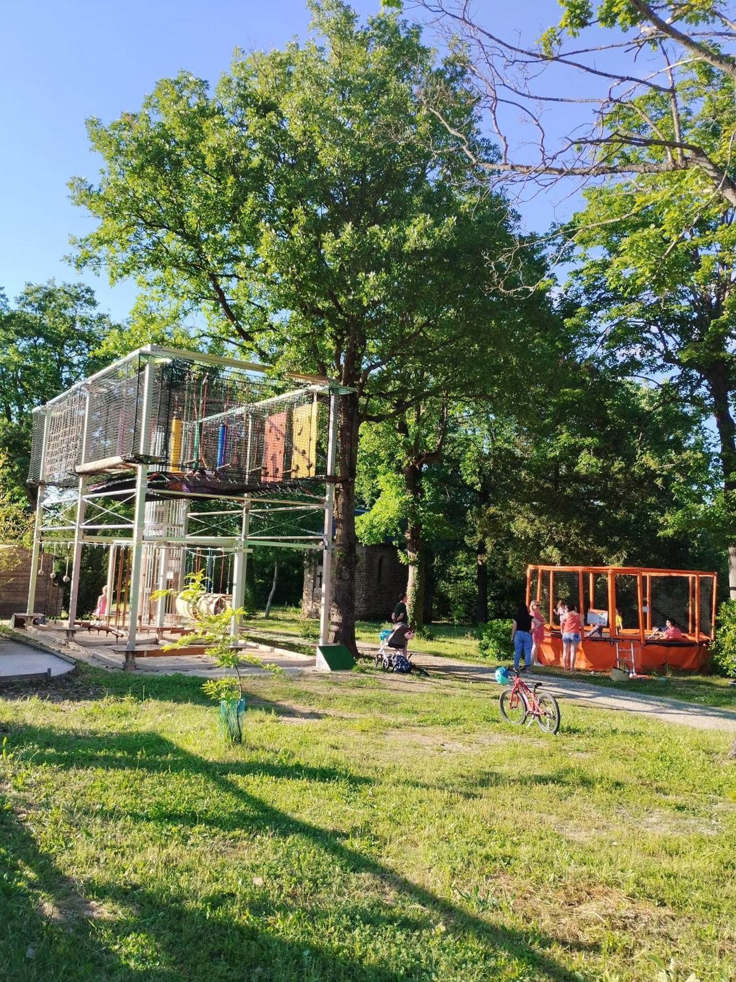 Camping Domaine De Senaud 알봉 외부 사진