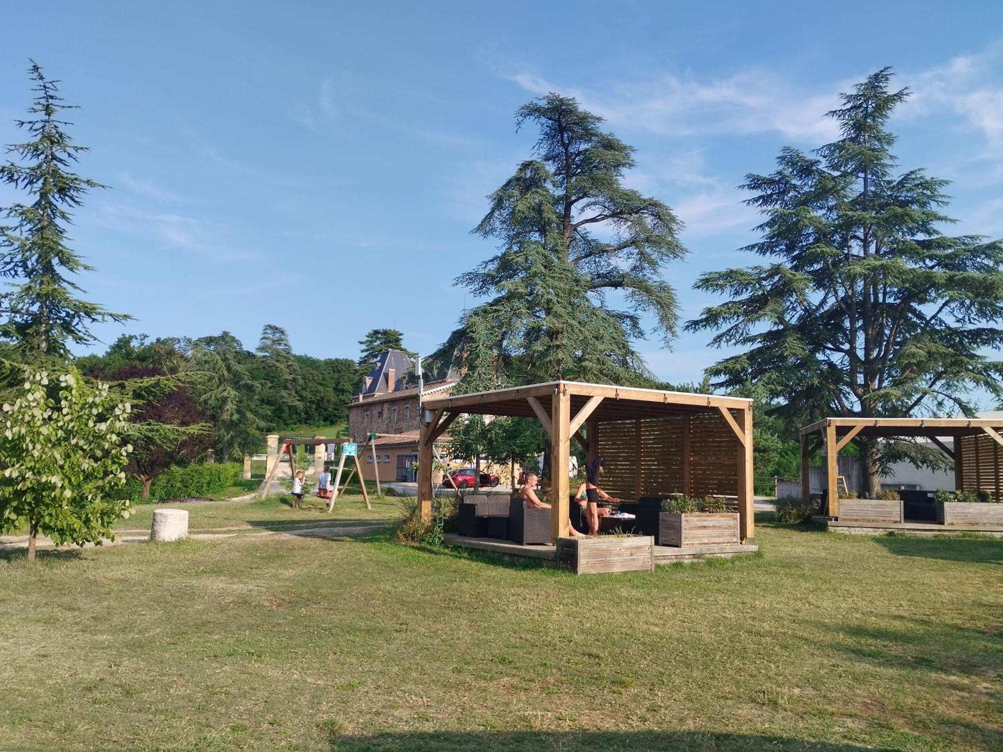 Camping Domaine De Senaud 알봉 외부 사진