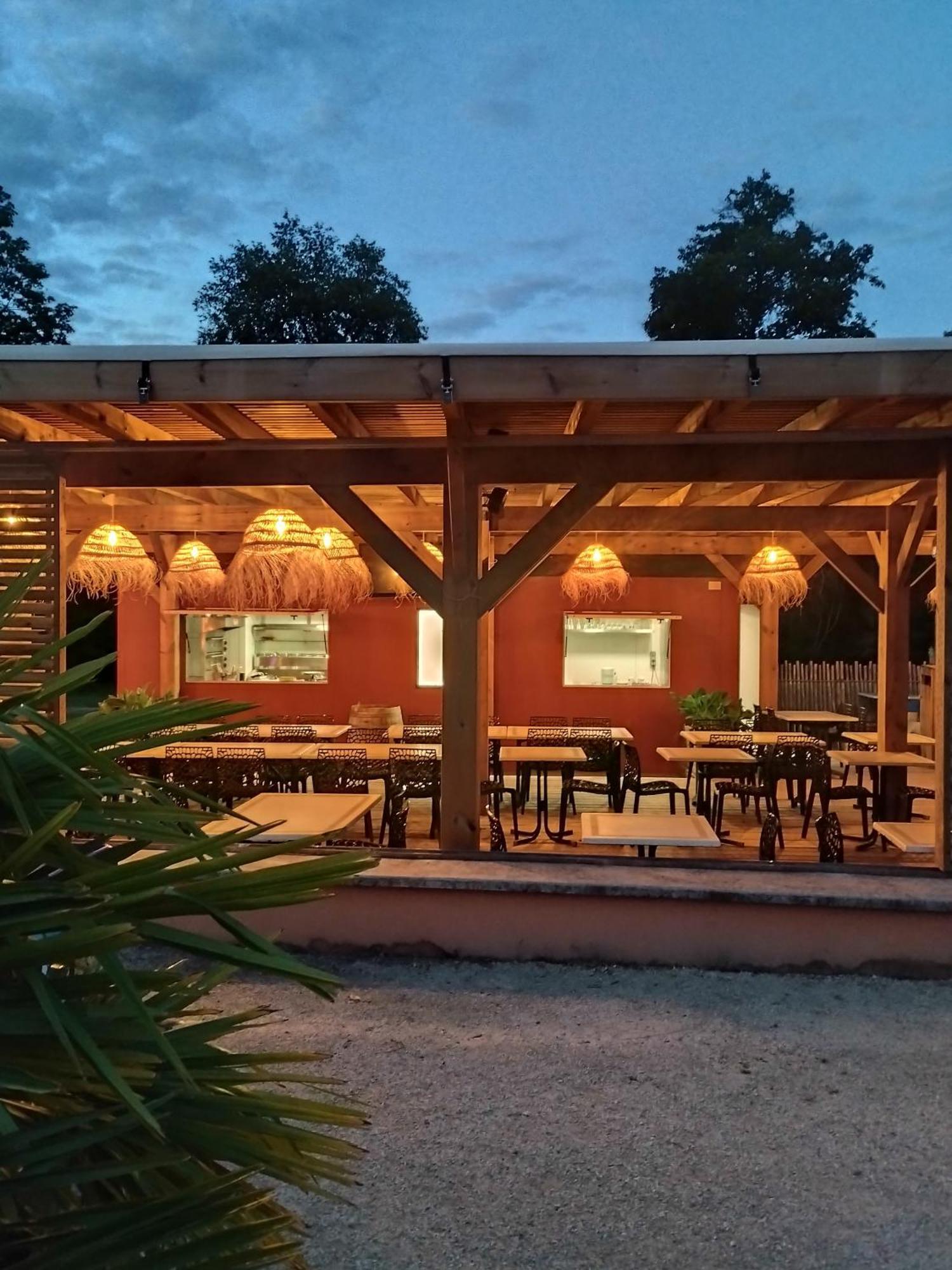 Camping Domaine De Senaud 알봉 외부 사진